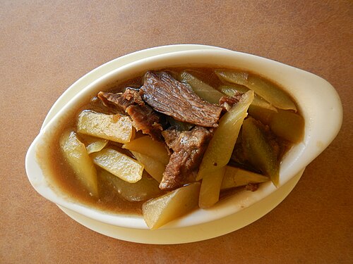 شايوت مع لحم بقري (الفلبين).
