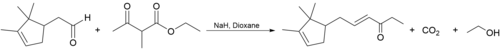 تكثيف الألدول لإيثيل 2-ميثيل أسيتو أسيتات وألدهيد الكامفولينيك.
