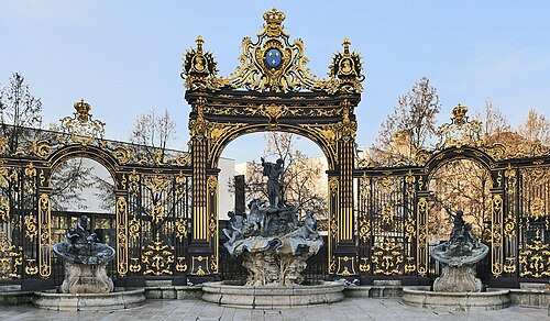 نافورة نبتون من تصميم بارتيليمي غيبال مع أعمال حديدية من تصميم جان لامور، ساحة ستانيسلاس، نانسي، 1751-1755.