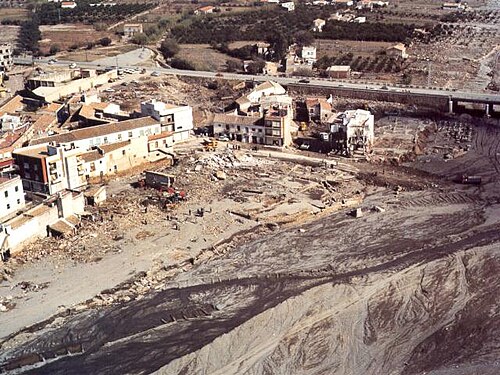 صورة توضح أضرار الفيضانات في بويرتو لومريراس في أكتوبر 1973