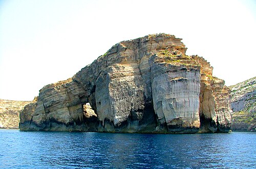 منظر خلفي لصخرة الفطر