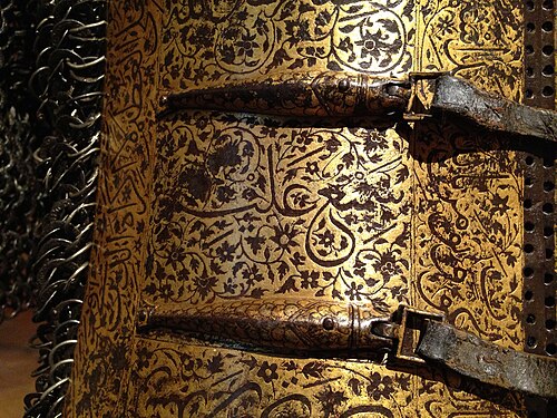 تفاصيل نقش على درع مغولي