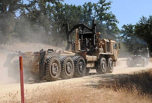 أوشكوش M1075A0 PLS مع وحدة التحكم الإلكترونية الحالية