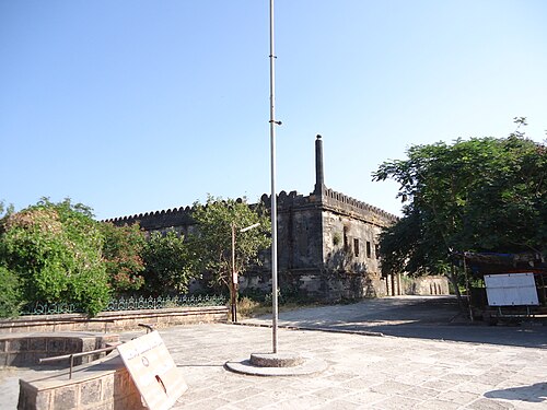 جامع مسجد (كان قصراً سابقاً)