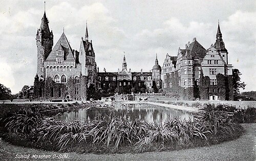من وجهة نظر تاريخية، "Schloss Moschen" هو الاسم الألماني