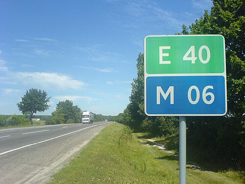 M06/E40 road shield near Brody