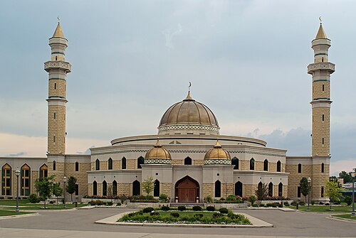 يُعد المركز الإسلامي الأمريكي في ديربورن بولاية ميشيغان أكبر مسجد في أمريكا الشمالية.