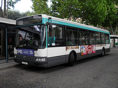 فريق RATP Group Standard (S) Renault Agora في باريس في يوليو 2010