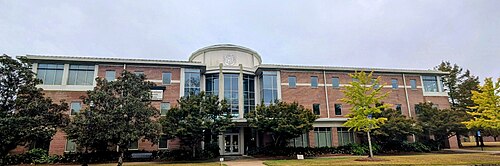 مبنى إدارة الحرم الجامعي الغربي