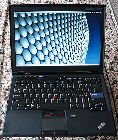 صورة لجهاز كمبيوتر محمول X300 مفتوح