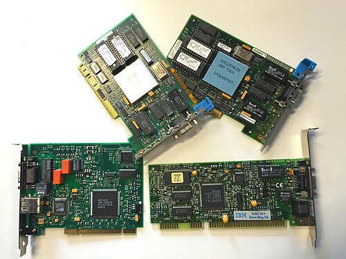 بطاقات واجهة شبكة Token Ring (NICs) ذات واجهات متنوعة من: ISA و PCI و Micro Channel