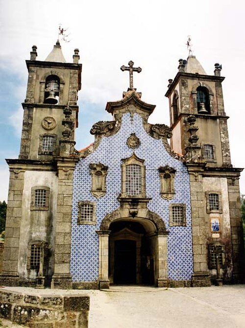 أزوليجوس متقلب على واجهة Igreja Matriz de Cambra، فوزيلا، البرتغال