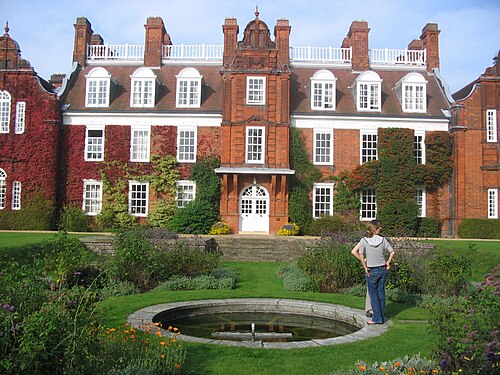 Sidgwick Hall and the sunken garden of Newnham College