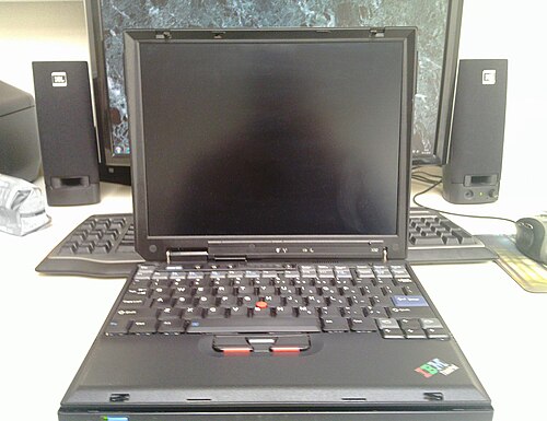 صورة لجهاز ThinkPad X32 تُظهر شاشة IPS الخاصة بجهاز X60 اللوحي.