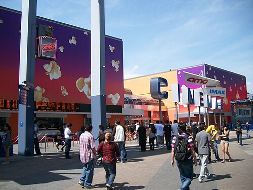 هذا هو الشكل الأصلي لسينما AMC Citywalk Stadium 19 بتقنية IMAX في مدينة يونيفرسال سيتي، كاليفورنيا. أُعيد تسميتها وتجديدها لتصبح "سينما يونيفرسال AMC في سيتي ووك هوليوود" في عام 2017.
