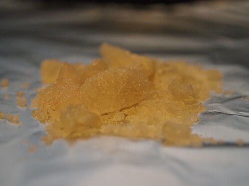 صورة لقطعة من مادة MDMA غير النقية