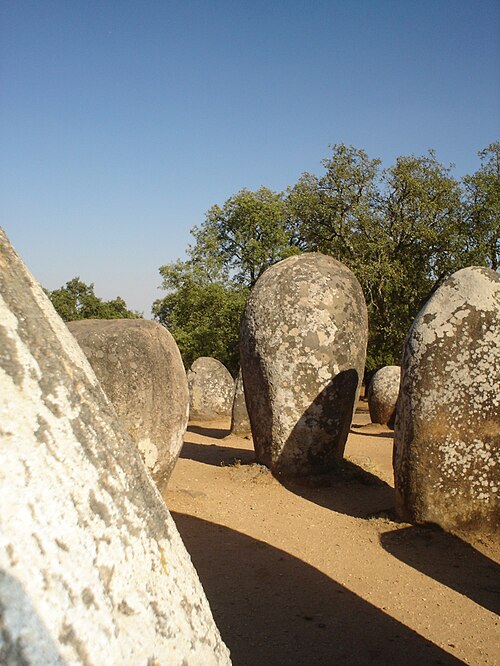 Menhirs في المندريس كرومليك، إيفورا، البرتغال