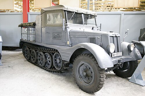 مركبة نصف مجنزرة ألمانية من طراز Sd.Kfz. 11
