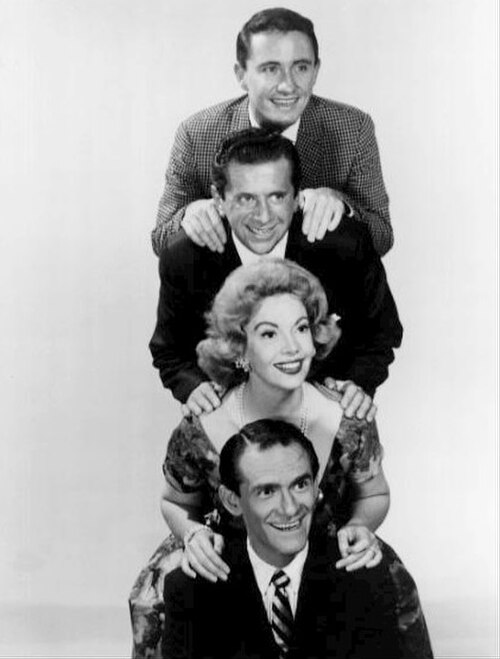 برنامج الألعاب التلفزيوني Keep Talking (1959) مع مقدم البرنامج غريفين، وموري أمستردام، وجاين ميدوز، وداني دايتون.