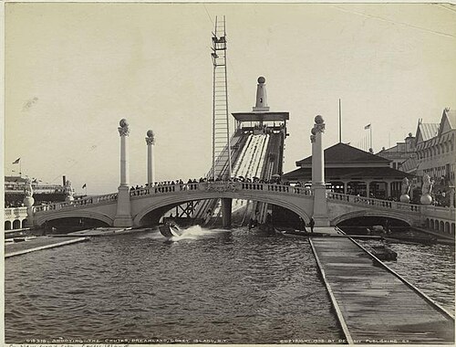 لعبة "أطلق النار على المنزلق" في دريم لاند، في كوني آيلاند، حوالي عام 1905
