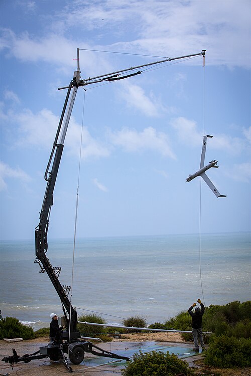 تم التقاط طائرة ScanEagle بدون طيار بواسطة نظام الاستعادة SkyHook الحاصل على براءة اختراع من شركة Insitu