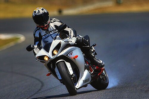 دراجة نارية ياماها YZF-R1 998 سم مكعب (60.9 بوصة مكعبة).