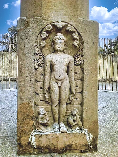إغاثة جاين tirthankara Parshvanatha على عمود Kahaum الذي أقامه Skandagupta في عام 461 م