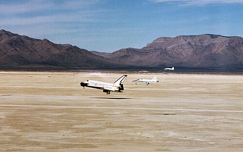 هبطت المركبة الفضائية STS-3 في مارس 1982