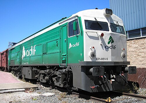 Adif 321 051 في مايو 2013