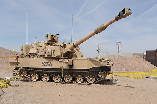 يتم اختبار مدفع رشاش ذاتي الحركة من طراز M109A7 عيار 155 ملم في ميدان يوما للتجارب، أريزونا
