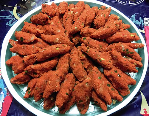 Mercimek köftesi، كفتة نباتية تركية مصنوعة من العدس والبرغل