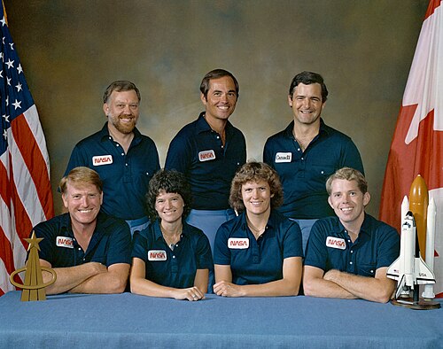 أفراد طاقم مهمة STS-41-G في عام 1984