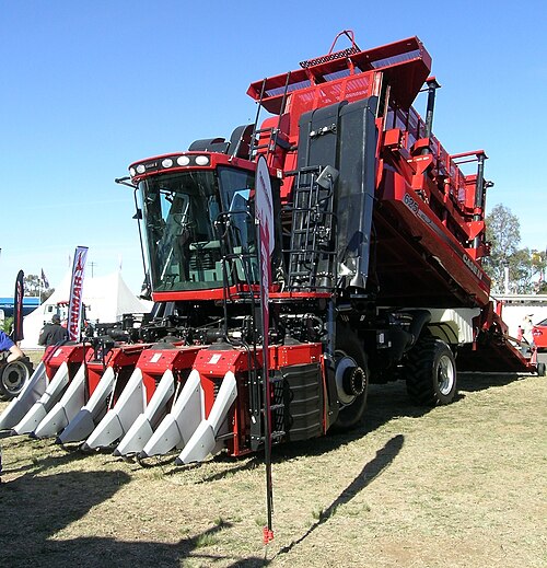 تقوم آلة Case IH Module Express 625 بقطف القطن وبناء وحدات القطن في نفس الوقت.