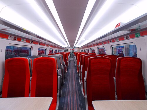 التصميم الداخلي للدرجة القياسية على متن قطار من طراز LNER Class 800