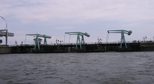 منظر لسد كارديف في البحر