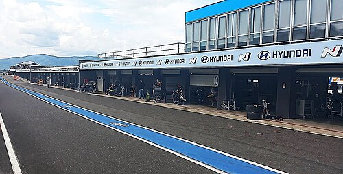 ممر التوقف والمرائب في Autodrom Most