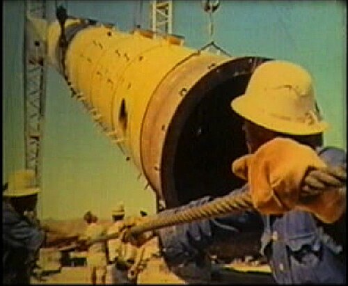 موظفون بريطانيون في شركة نفط في غاشساران عام 1957