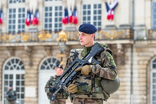 بندقية FAMAS F1 (عملية Sentinelle)