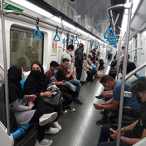 ركاب مترو شيراز خلال جائحة كوفيد-19، مارس 2022