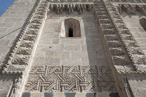 تفاصيل واجهة المسجد