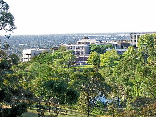 مباني جامعة فليندرز من تلال الحرم الجامعي