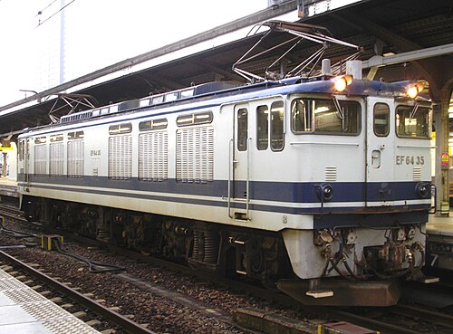 قطار JR Central EF64 35 بألوان Euroliner في يوليو 2006