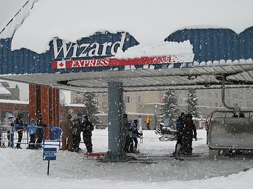 مصعد Wizard Express الرباعي عند قاعدة جبل بلاك كومب (تمت إزالته لاحقاً)