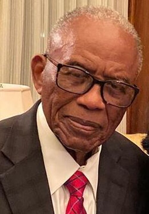 فريد غراي، محامي الحقوق المدنية لروزا باركس ومارتن لوثر كينغ جونيور ودعوى دراسة توسكيجي للزهري (حاصل على دكتوراه في القانون عام 1954).