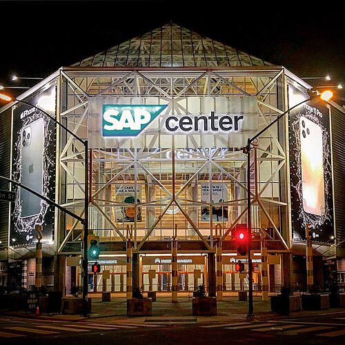 منظر ليلي لمركز SAP