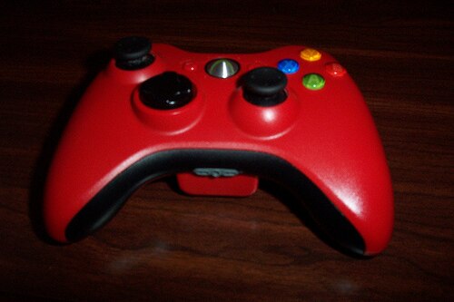 وحدة تحكم لاسلكية حمراء لجهاز Xbox 360