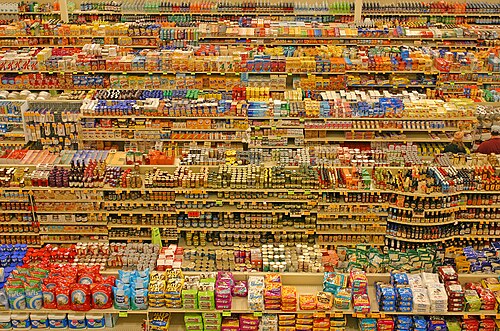 ممرات الأطعمة المعلبة في فريد ماير، وهي سلسلة متاجر ضخمة في شمال غرب المحيط الهادئ