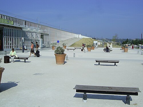 مدخل المحطة.