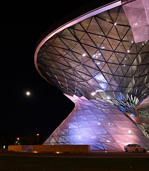 عالم بي إم دبليو (BMW Welt)، متحف ومكان لإقامة الفعاليات، ميونيخ، ألمانيا، 2007.