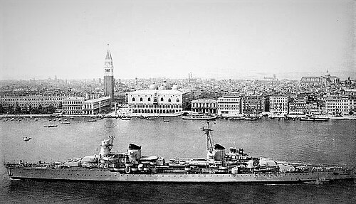 الطراد ريموندو مونتيكوكولي في البندقية عام 1941